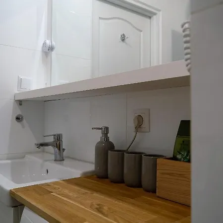 Almonia Apartment *